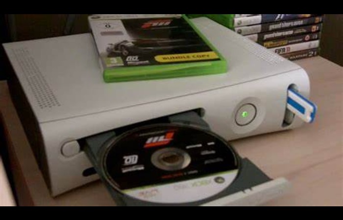Xbox 360 disc tray opening